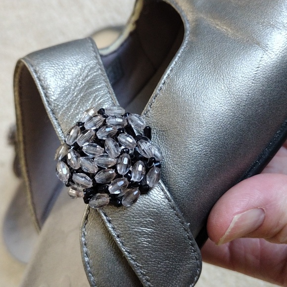 Vionic pewter gray leather Velcro strap mules. Lovely. Size 8 - Picture 3 of 13